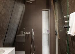 Aurora Lodge 2, bathroom in a hybrid house