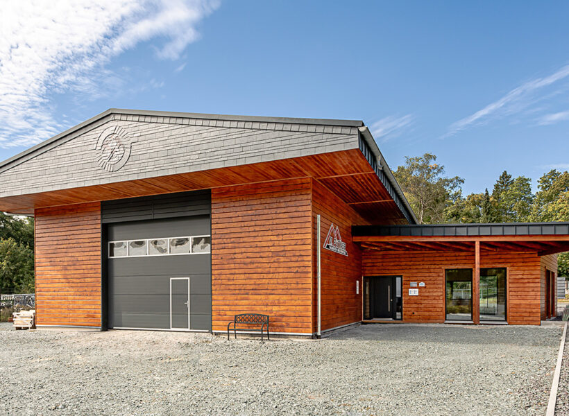 Log-structured hall building in Germany