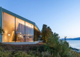 The hybrid house Aurora Lodge in the summery mountain landscapes of Norway