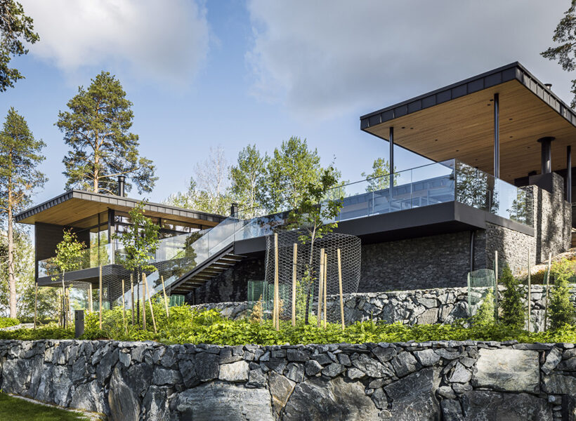 Atrium log house