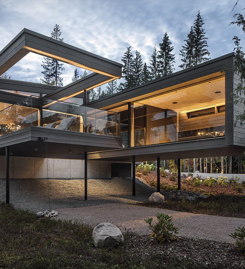 The Polar Life Haus hybrid log house combines logs with other wooden structures, glass, and steel.
