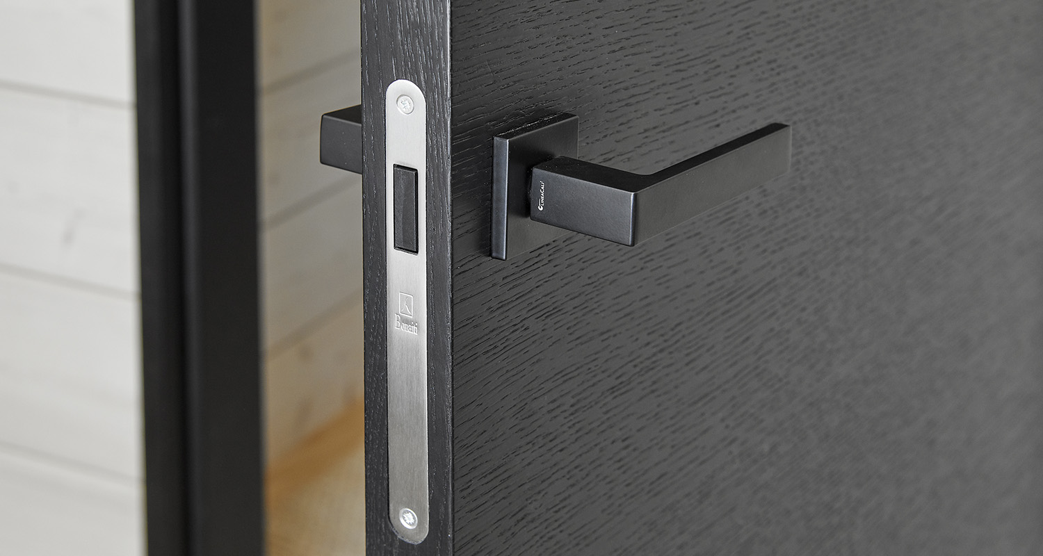 MAGNETIC LOCKING SYSTEM FOR INTERIOR DOORS
