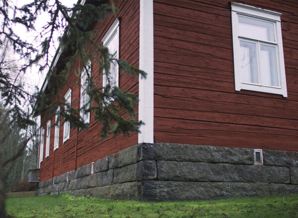 The first log home of the Vainionpää family
