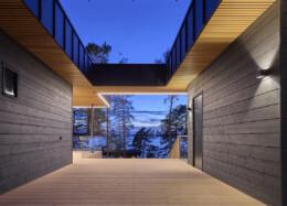 An opening in the terrace roof gives the building a lighter architectural appearance